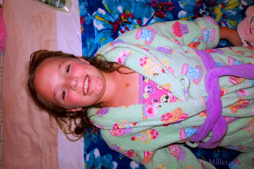 After Having Delicious Snacks, It's Time To Relax During Facials For Girls! After Having Delicious Snacks, It's Time To Relax During Facials For Girls!