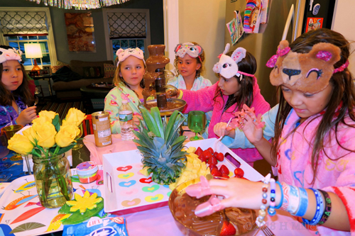 Pineapple And Strawberry Dips To Enjoy With The Chocolate Fondue! Pineapple And Strawberry Dips To Enjoy With The Chocolate Fondue!