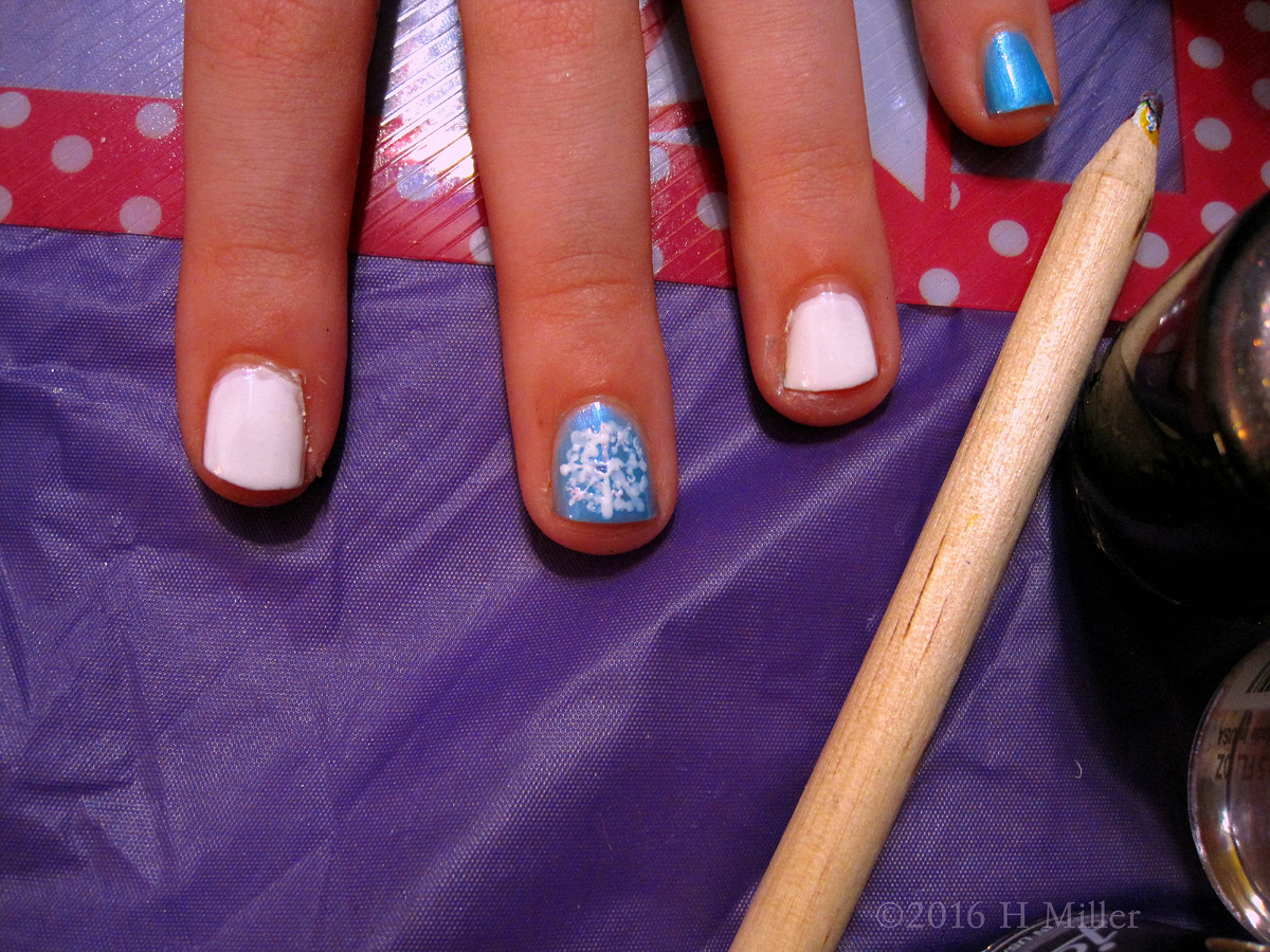 Blue And White Manicure 