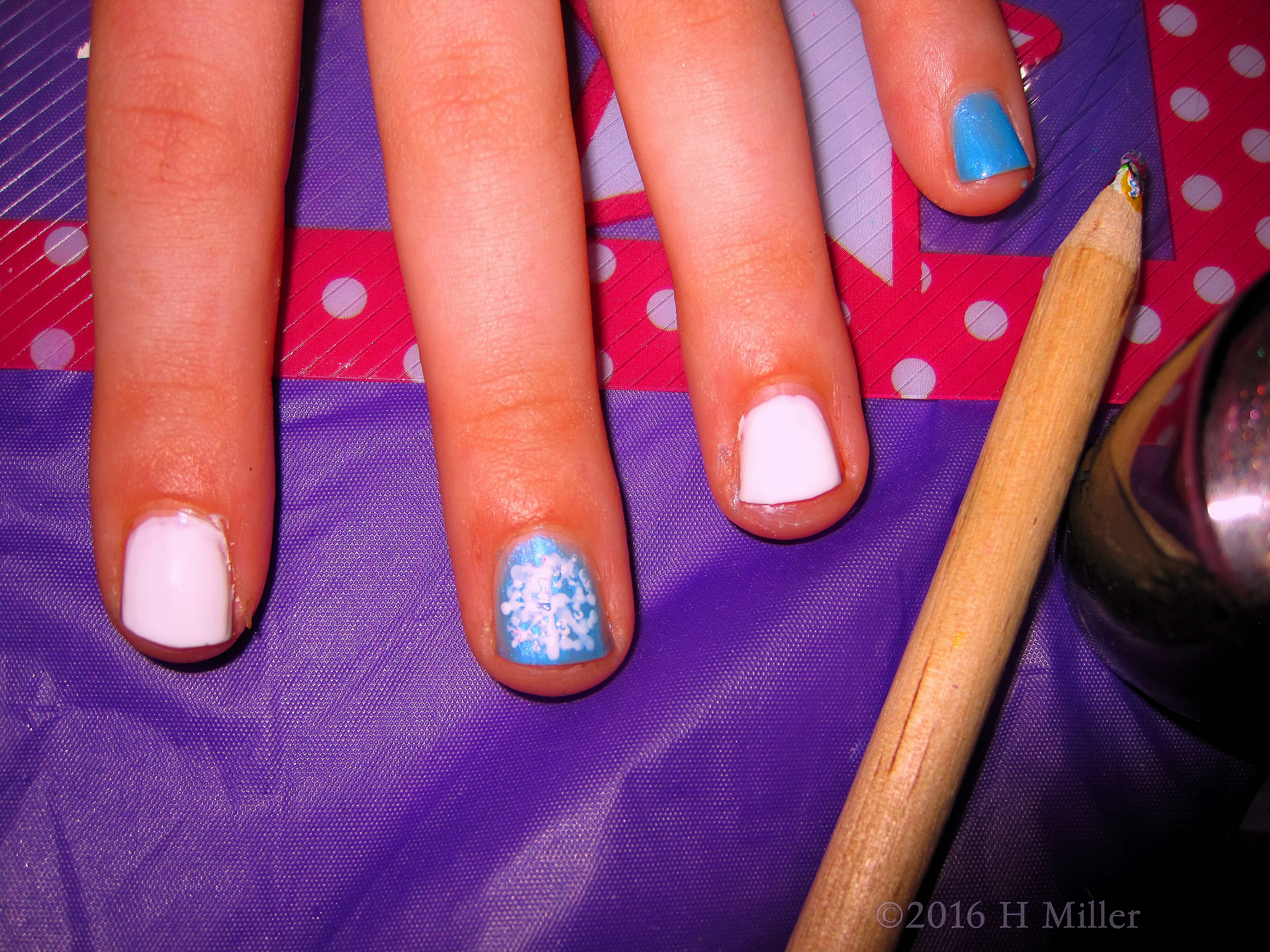 Cute Blue And White Kids Nail Art Cute Blue And White Kids Nail Art