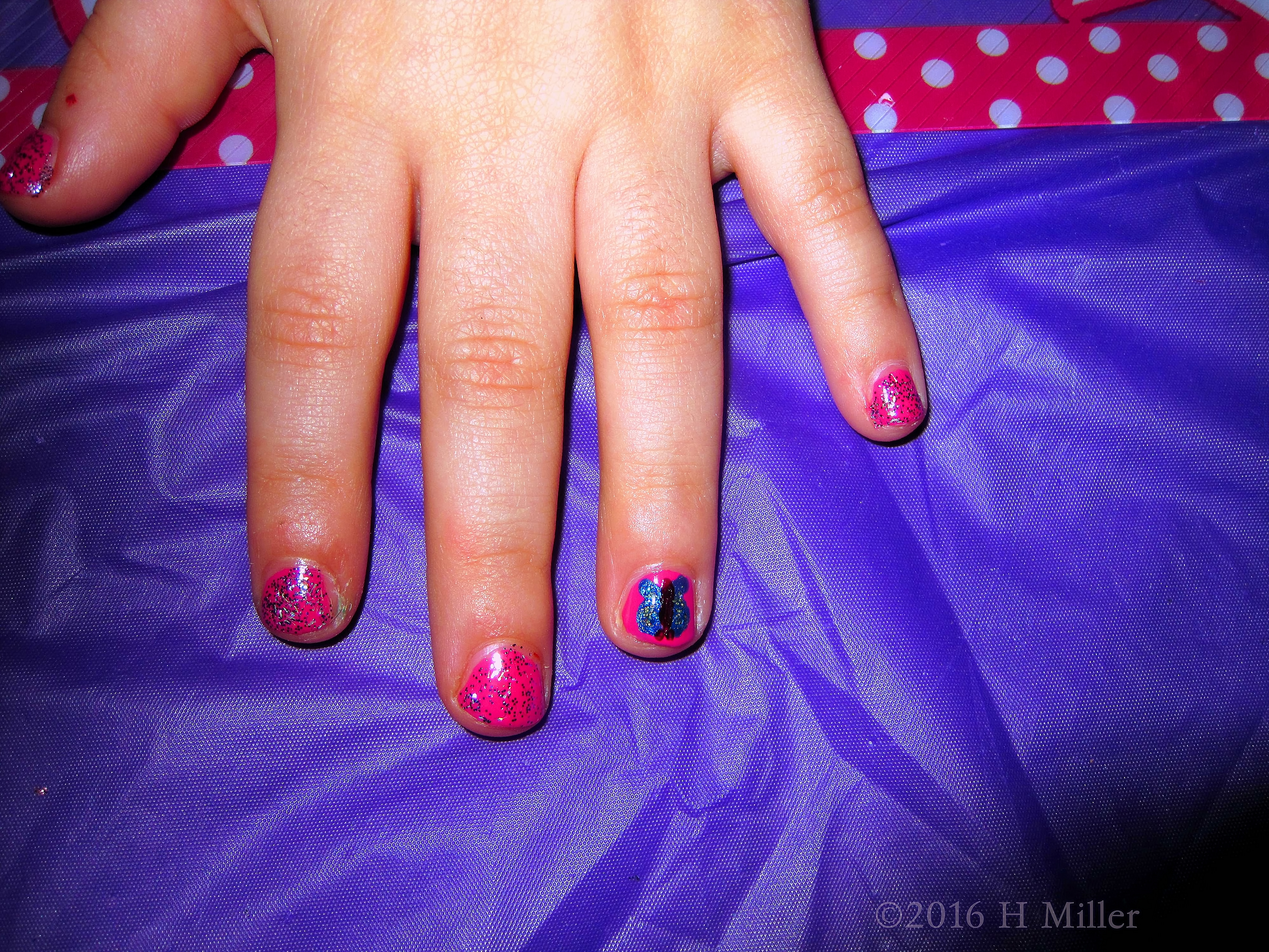 Sparkly Pink Mini Mani Sparkly Pink Mini Mani