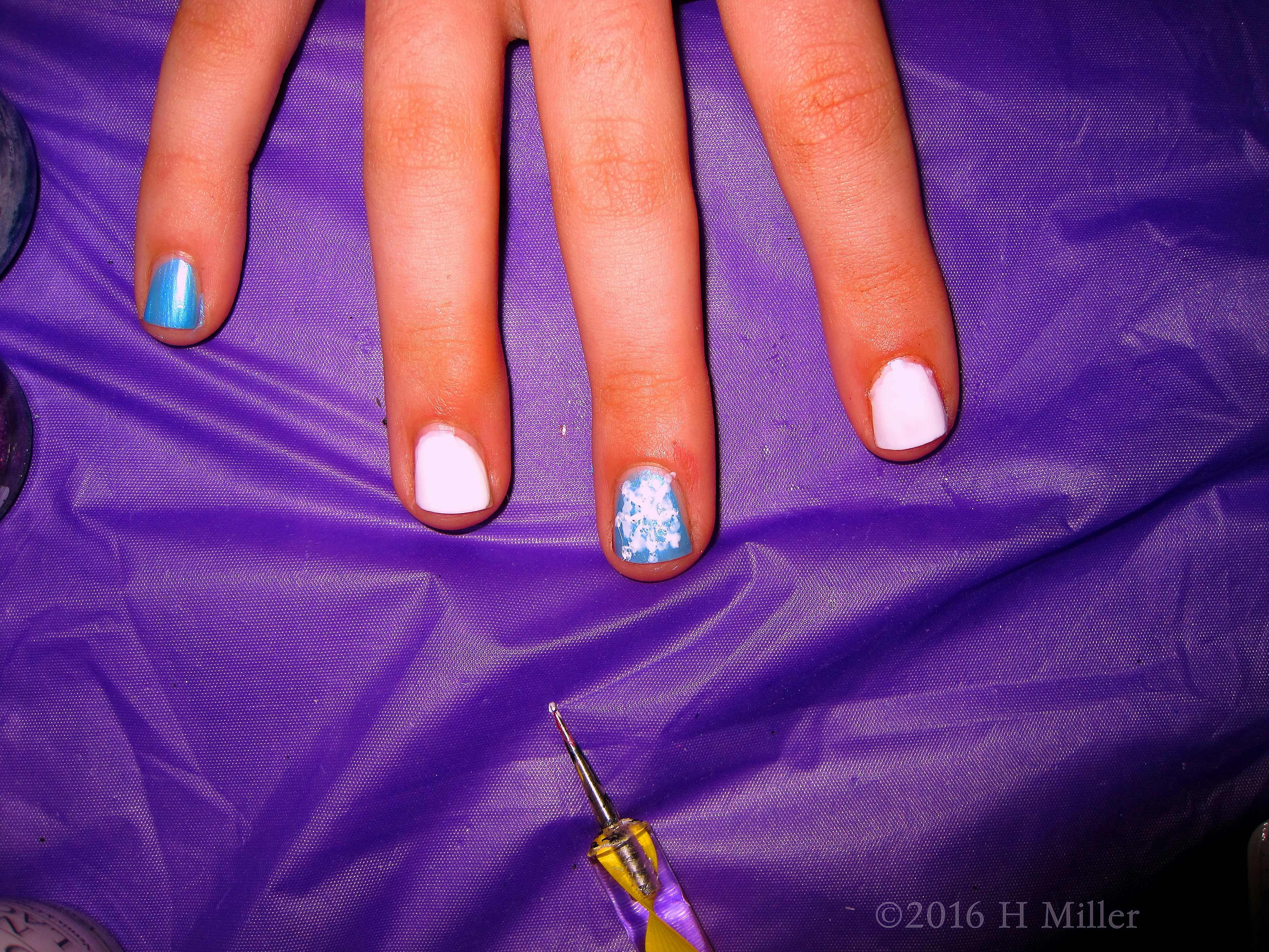 Wintry Blue And White Mini Mani Wintry Blue And White Mini Mani