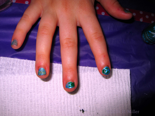 Cute Glittery Frog Mini Mani Cute Glittery Frog Mini Mani