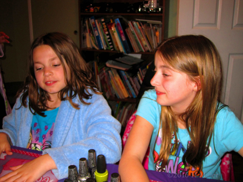 Hanging Out With Friends During Manicures Hanging Out With Friends During Manicures