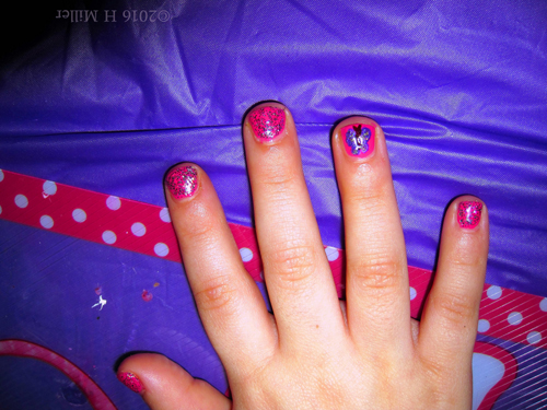 She Has A Sparkly Butterfly On Her Nails! She Has A Sparkly Butterfly On Her Nails!