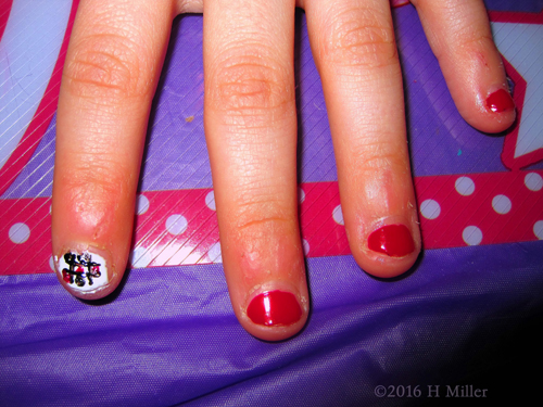 She Has An Awesome Red Manicure And Nail Art! She Has An Awesome Red Manicure And Nail Art!