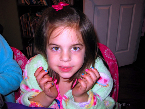 She Looks Happy With Her Home Kids Spa Mini Mani She Looks Happy With Her Home Kids Spa Mini Mani