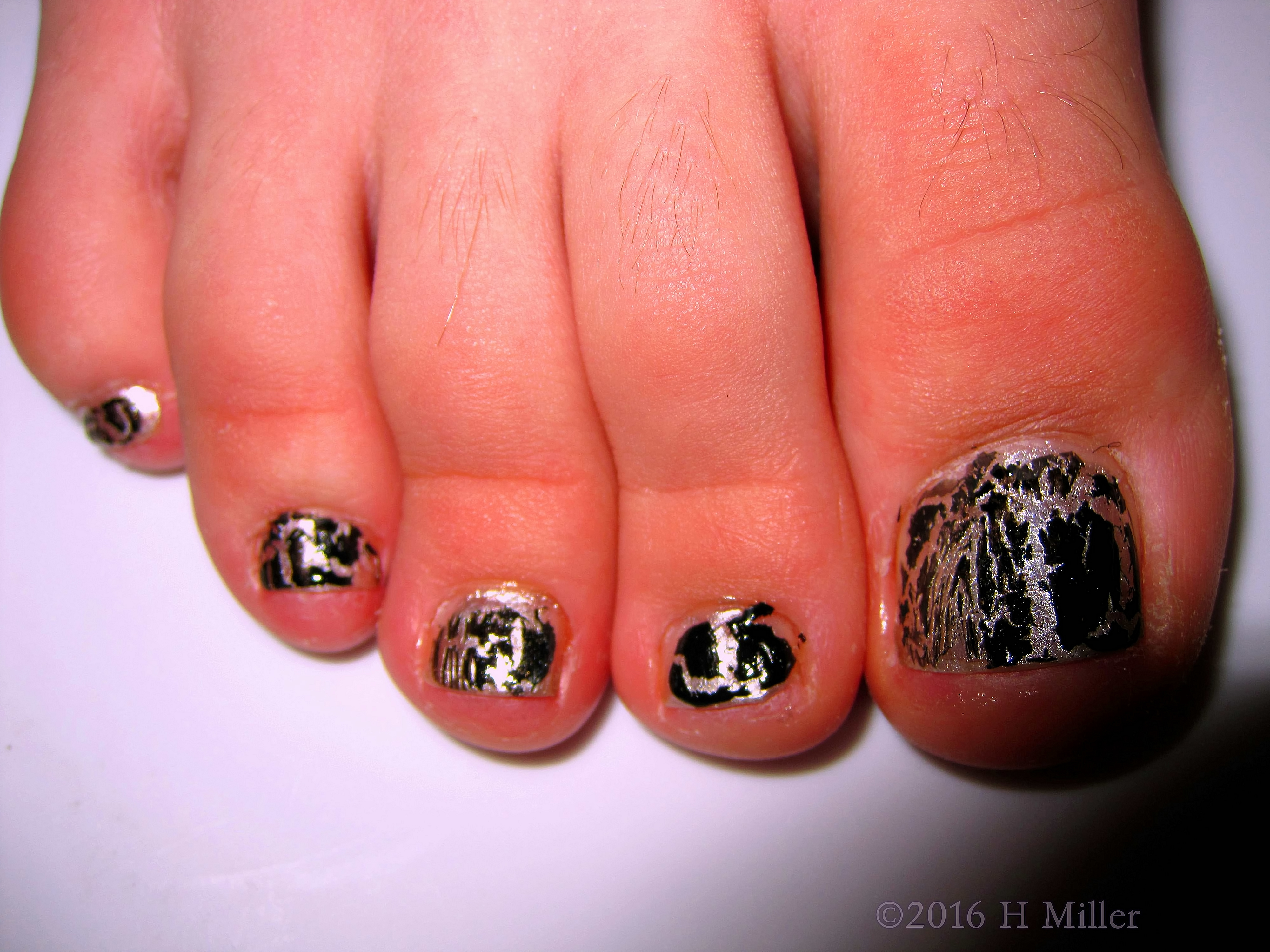 Super Cool Gold And Black Shatter Girls Spa Pedicure! Super Cool Gold And Black Shatter Girls Spa Pedicure!