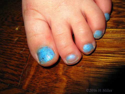 Light Blue Sparkly Girls Pedicure Light Blue Sparkly Girls Pedicure