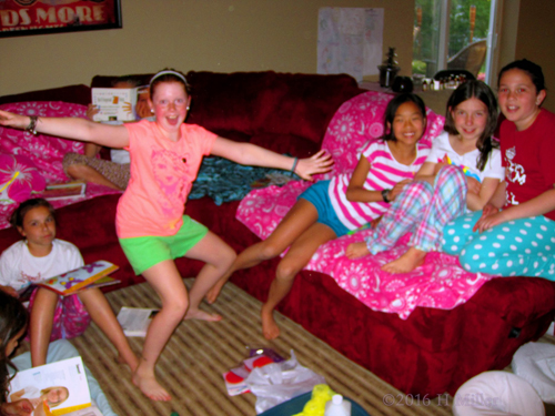 Everyone's Having Fun At The Girls Spa Party Everyone's Having Fun At The Girls Spa Party