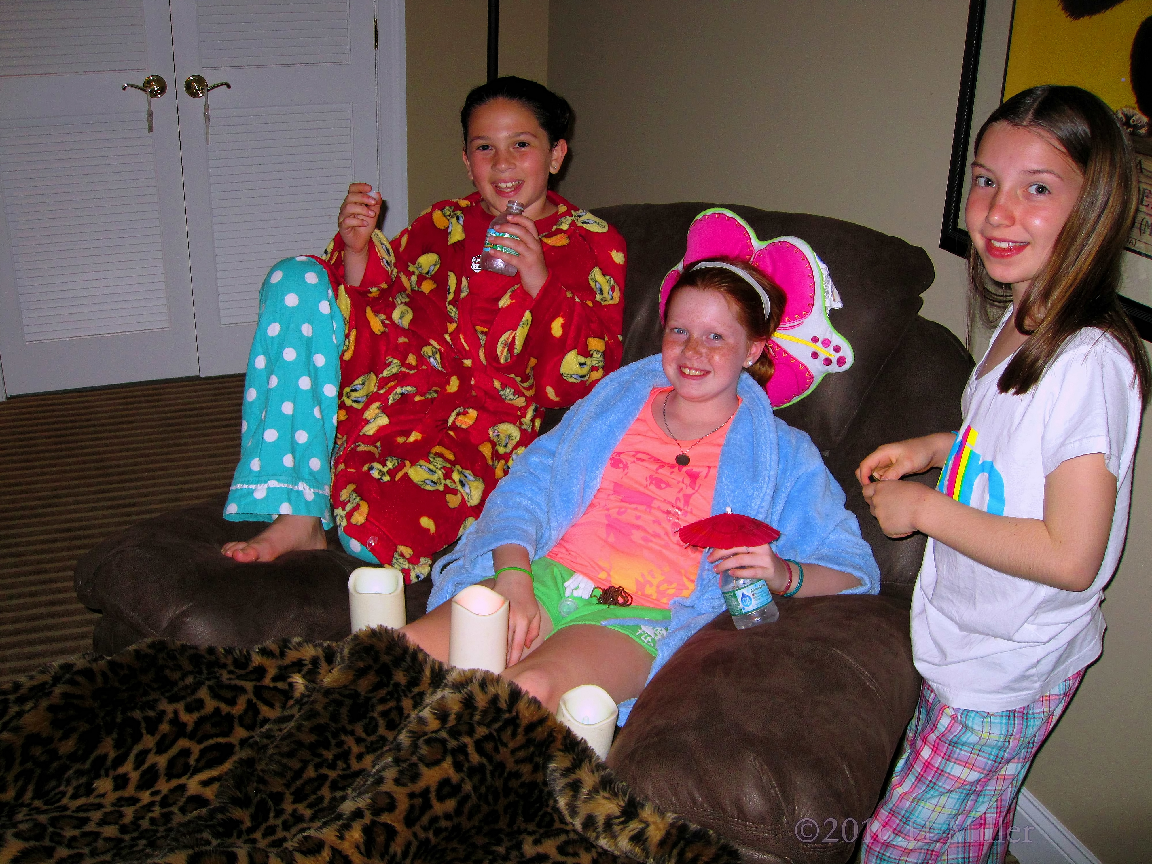 Chatting With Friends During The Spa Party Chatting With Friends During The Spa Party