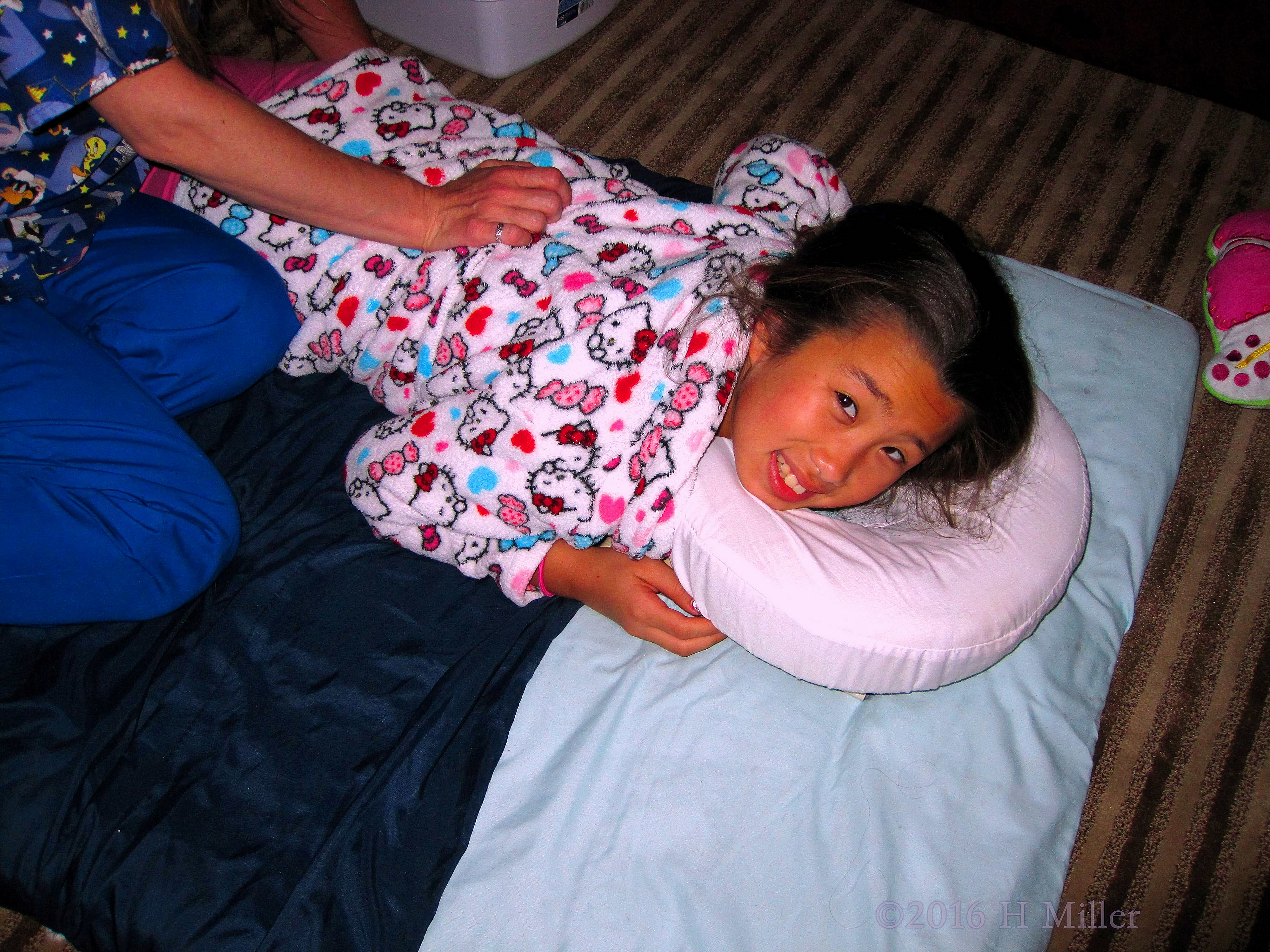 She's Loving Her Kids Massage. She's Loving Her Kids Massage.