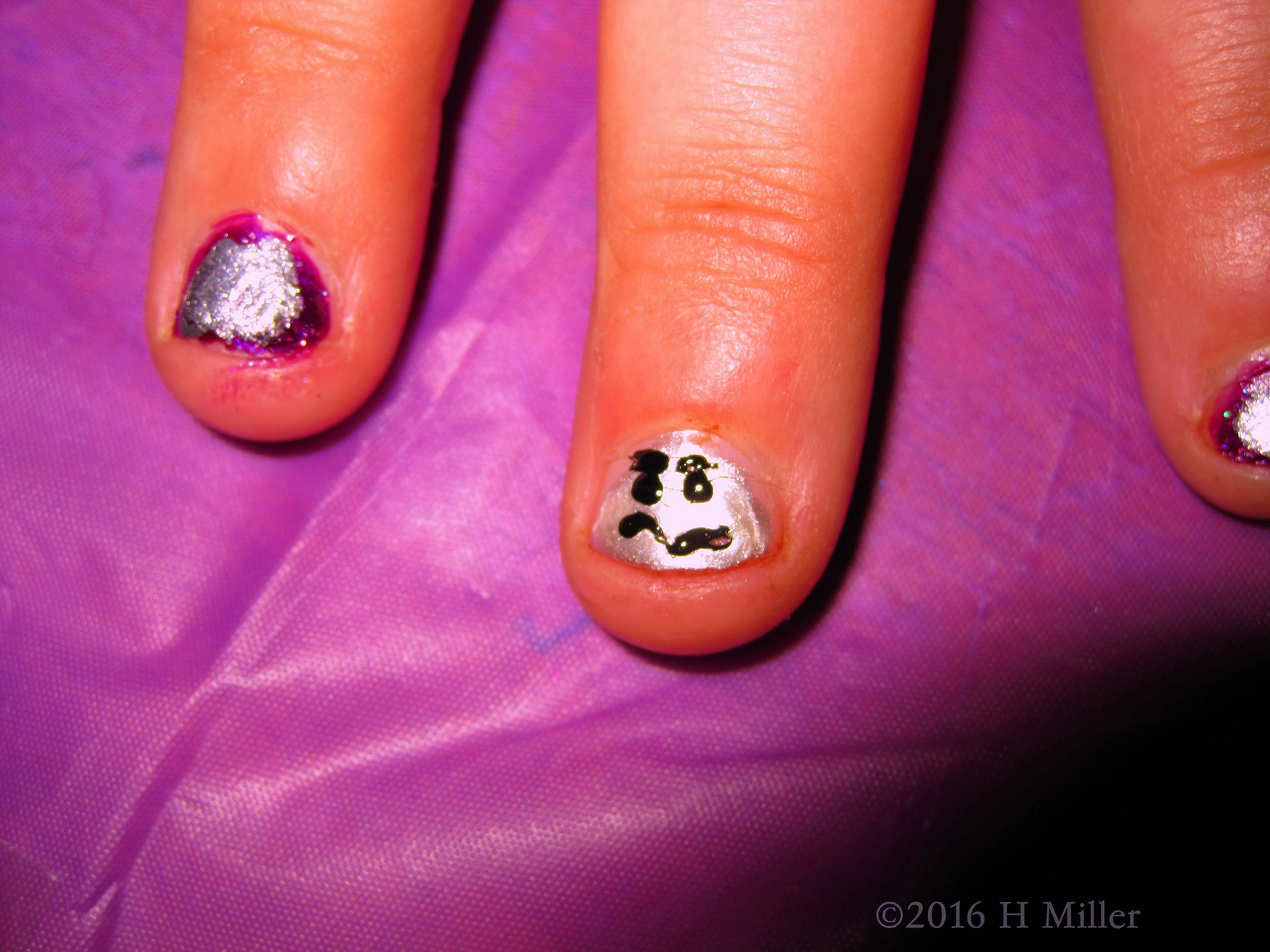 Smiley Face Mini Mani Accent Nail Smiley Face Mini Mani Accent Nail