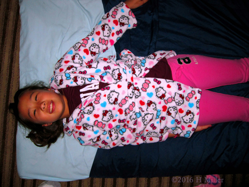 She's Super Ready For Her Kids Facial And Massage! She's Super Ready For Her Kids Facial And Massage!