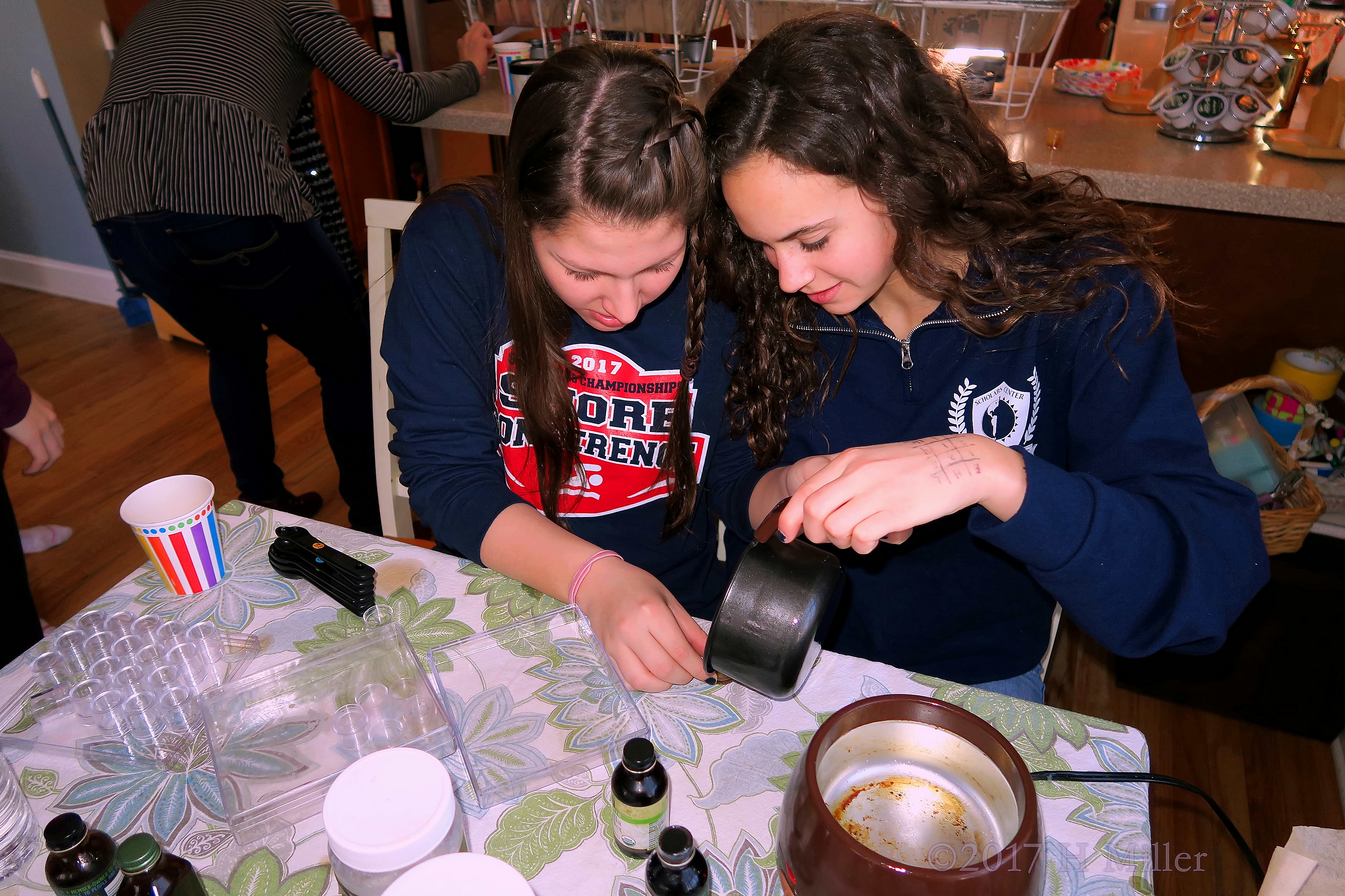 It Takes Two Party Guests To Make This Kids Craft. It Takes Two Party Guests To Make This Kids Craft.