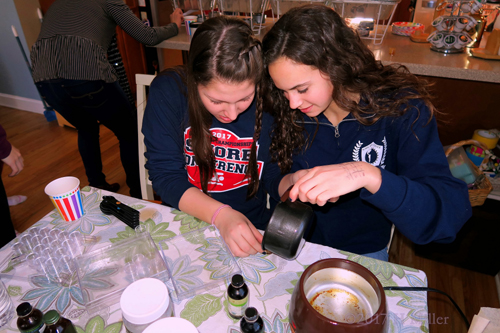 It Takes Two Party Guests To Make This Kids Craft. It Takes Two Party Guests To Make This Kids Craft.