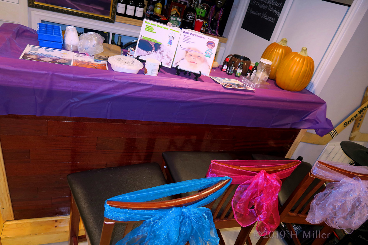 Create Your Own Bath Bomb And Other Kids Crafts Setup At Kids Spa Birthday Party 