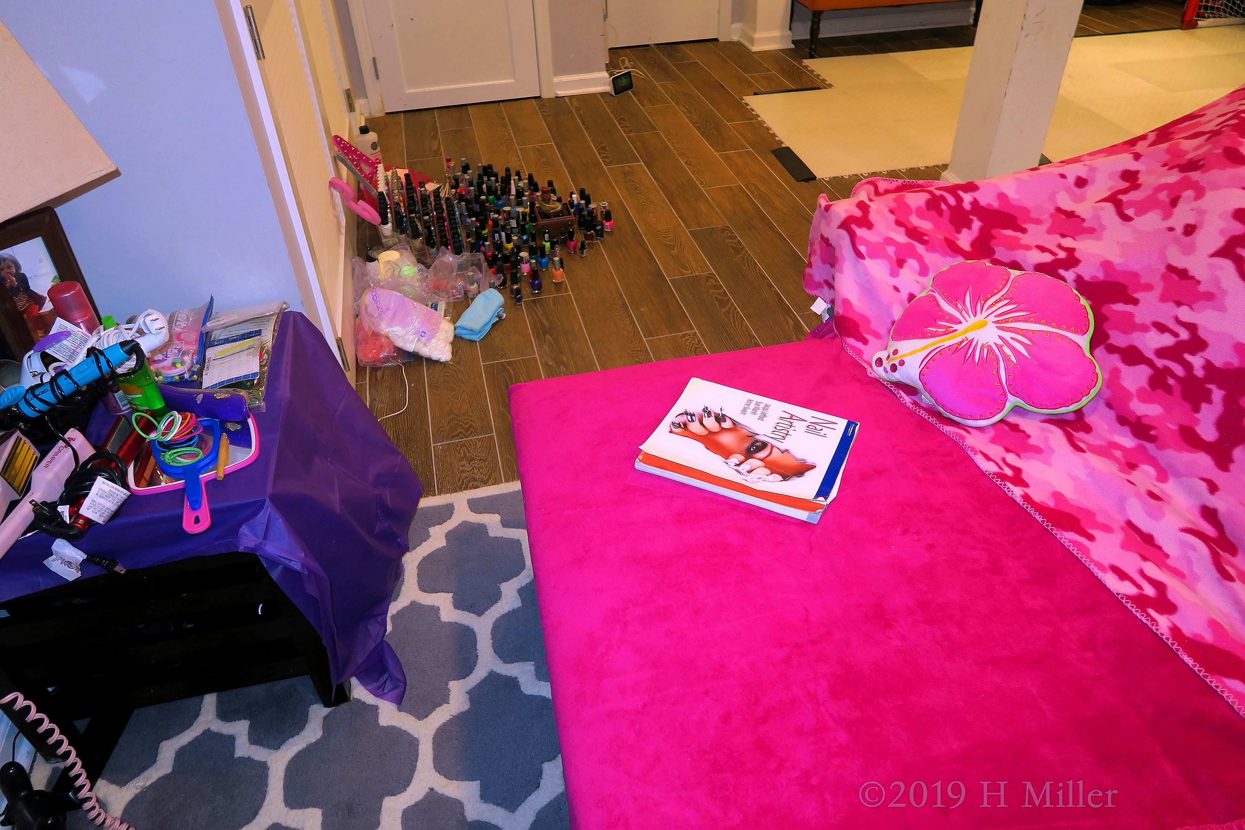Hairstyling For Girls And Kids Manicure Stations Setup 