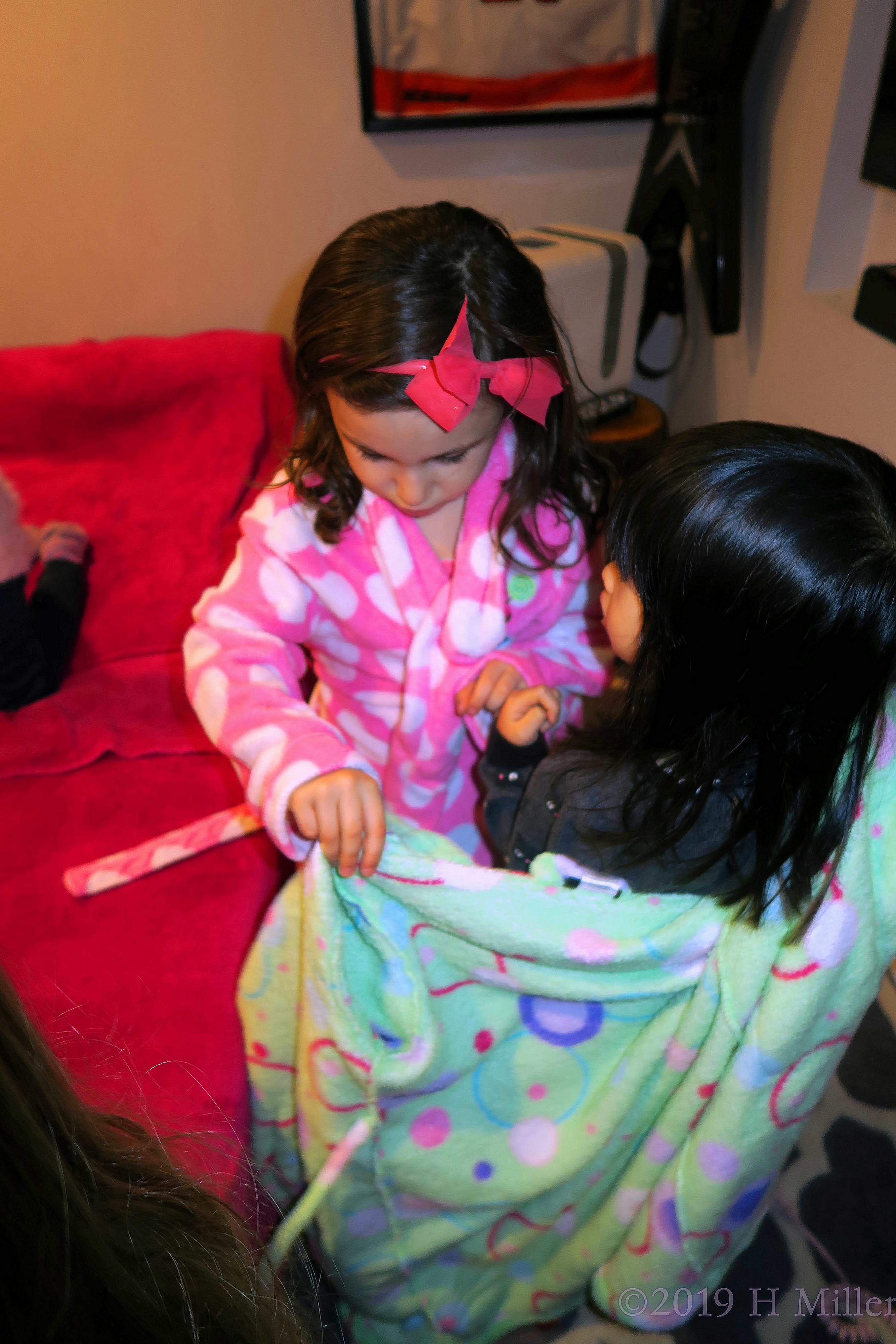 Helping Out A Friend In Need To Put On Her Kids Spa Robe Helping Out A Friend In Need To Put On Her Kids Spa Robe