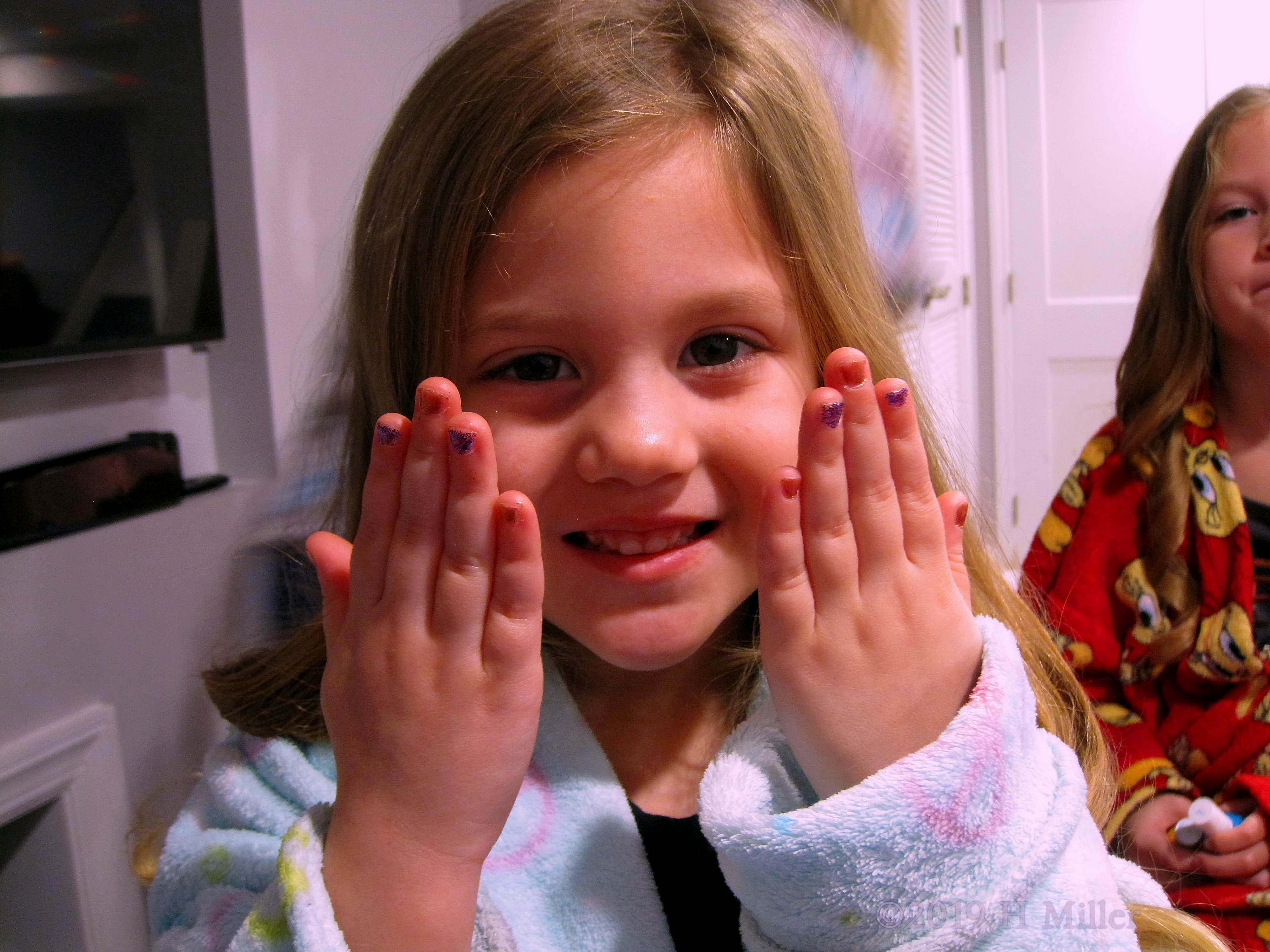 Modeling Her Glitter Kids Manicure Modeling Her Glitter Kids Manicure
