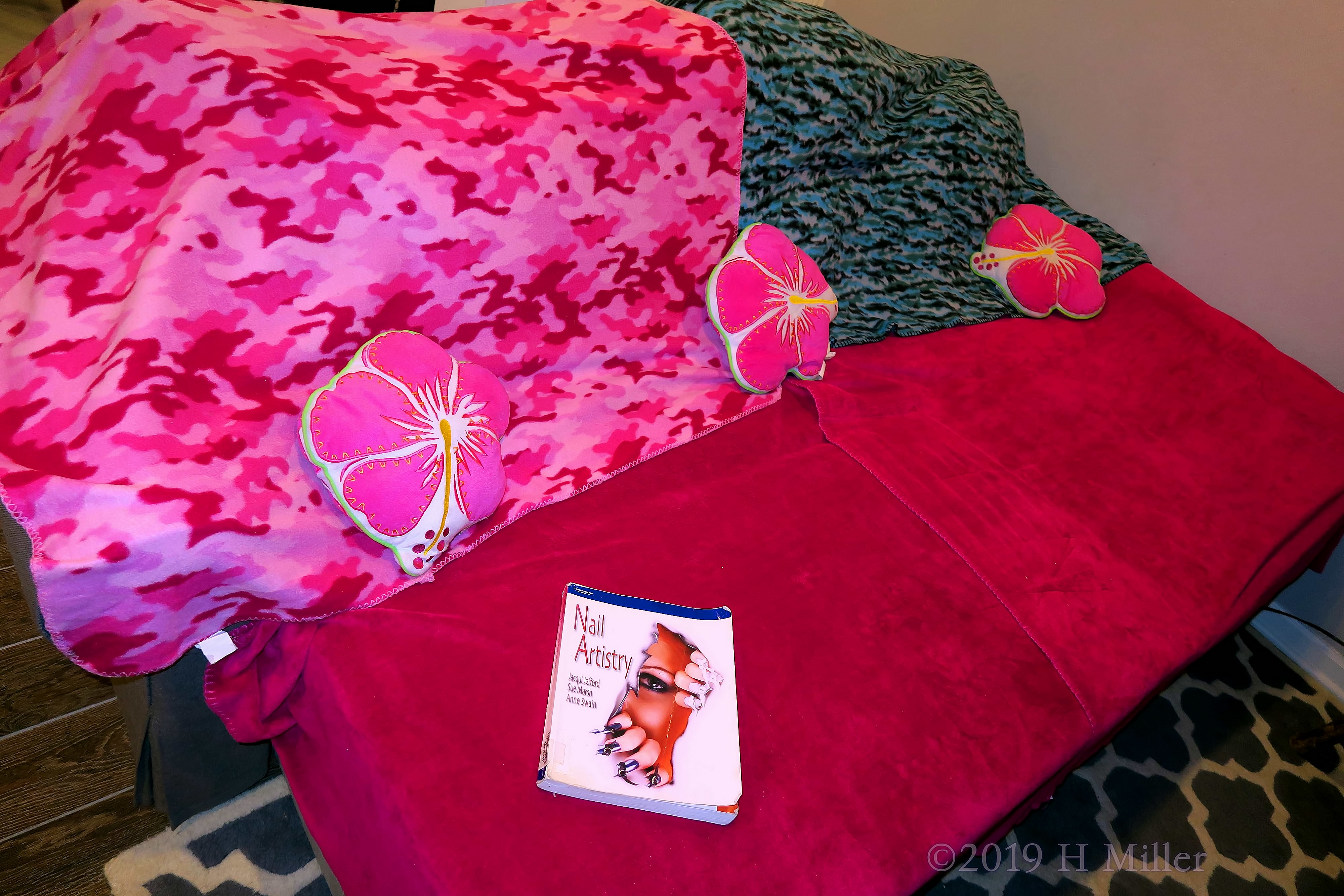 Nail Design Books And Spa Throws Setup For The Kids Spa! Nail Design Books And Spa Throws Setup For The Kids Spa!