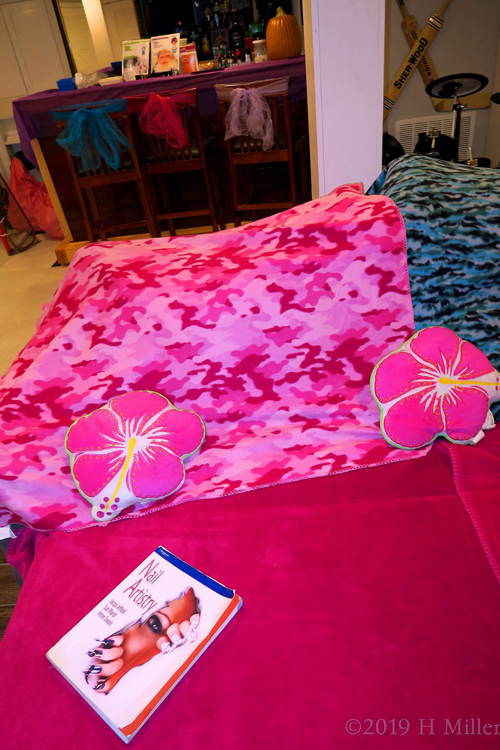 Hot Pink Kids Massage And Facial Area Setup Hot Pink Kids Massage And Facial Area Setup