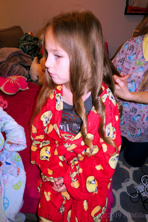 Tweety Bird Kids Spa Robe Guest Getting Her Hair Curled For Her Kids Hairstyl
