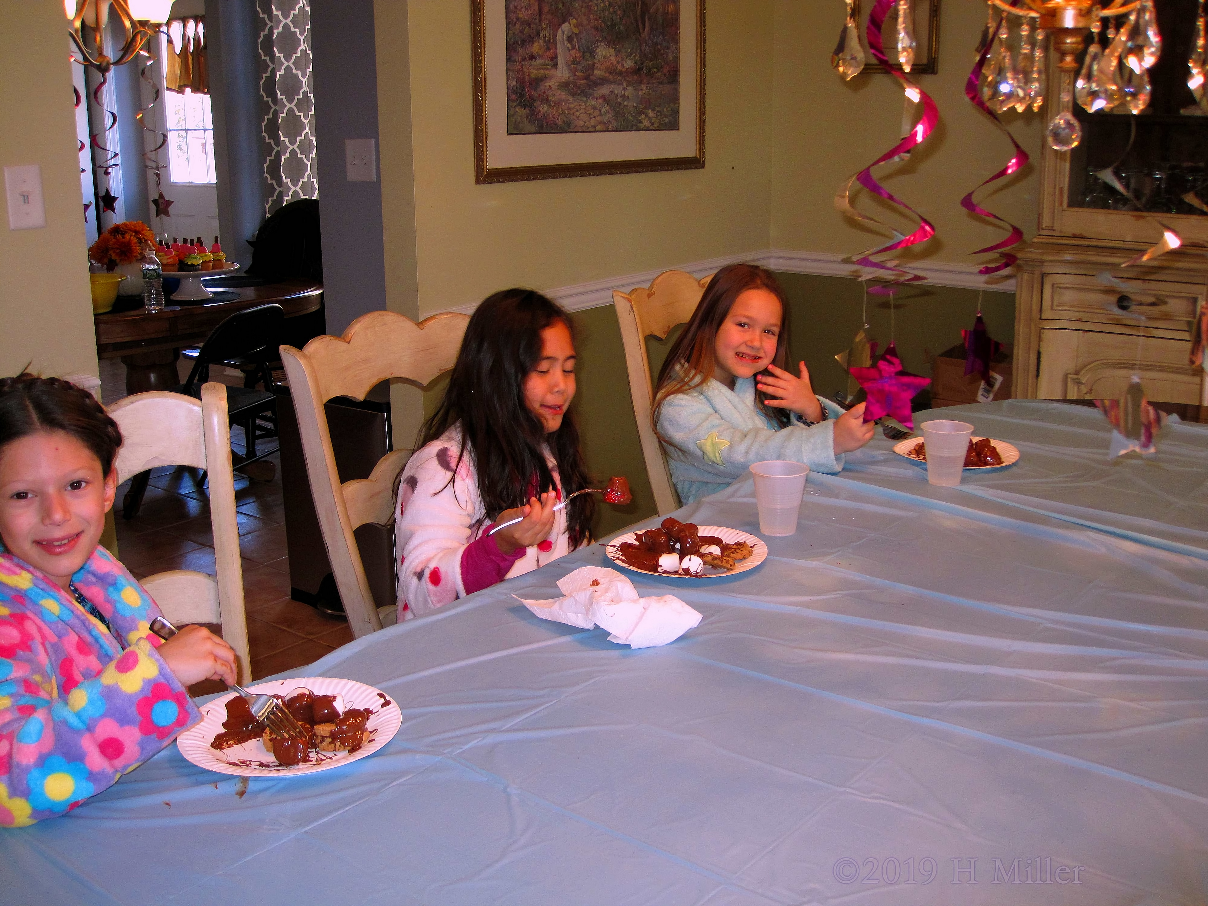 Chocolate And Chats! Party Guests Eat At The Table! Chocolate And Chats! Party Guests Eat At The Table!