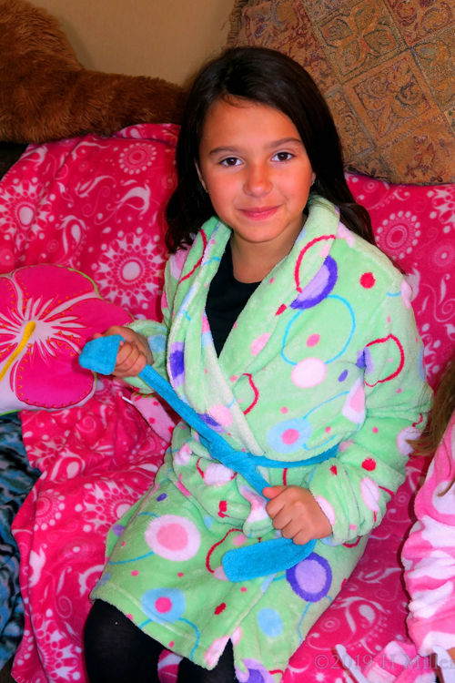 Tying It Tight! Party Guest Poses In Kids Spa Robe! Tying It Tight! Party Guest Poses In Kids Spa Robe!