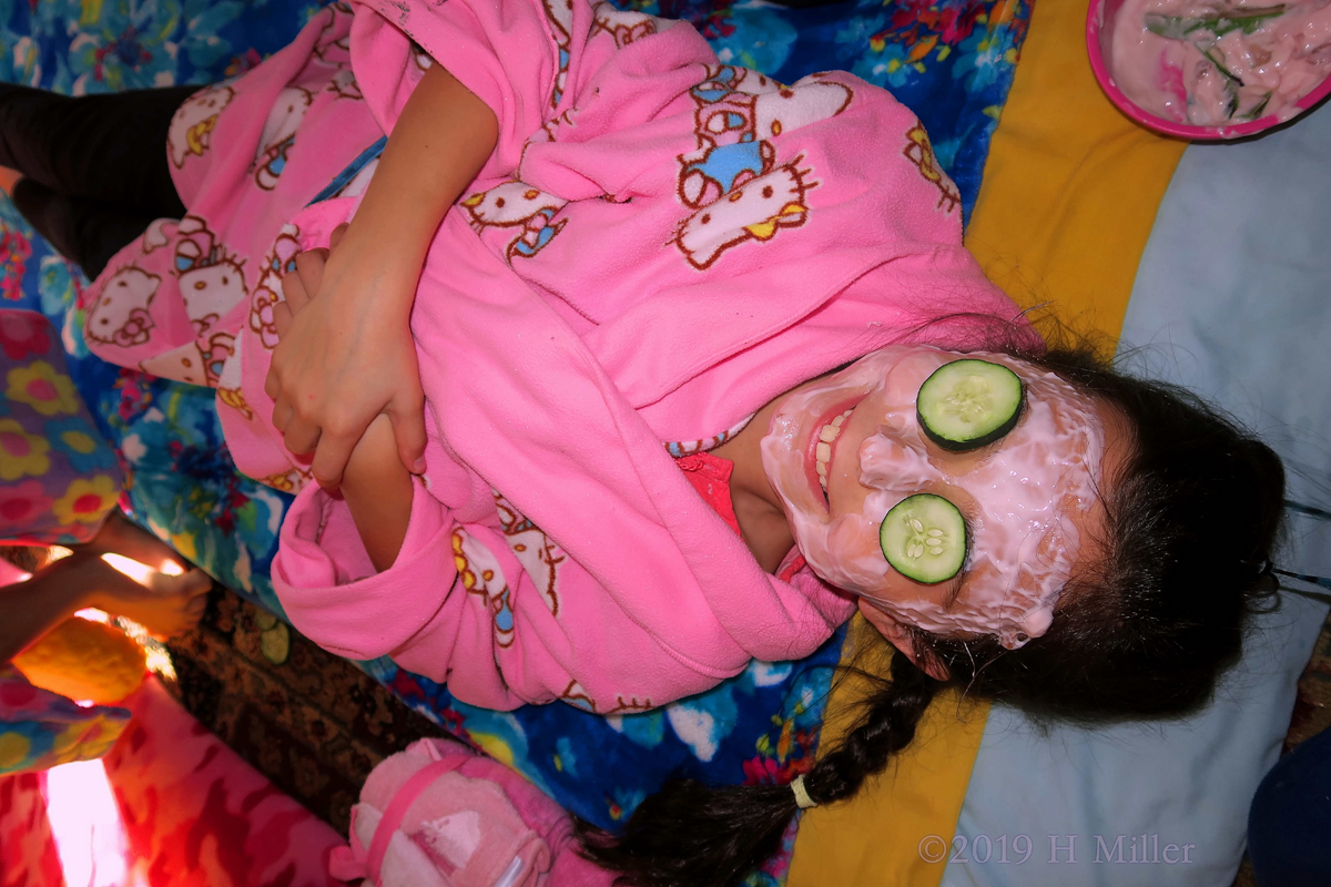 Chilling Like A Cucumber! Cucumber And Strawberry Kids Facial On Spa Party Guest! 