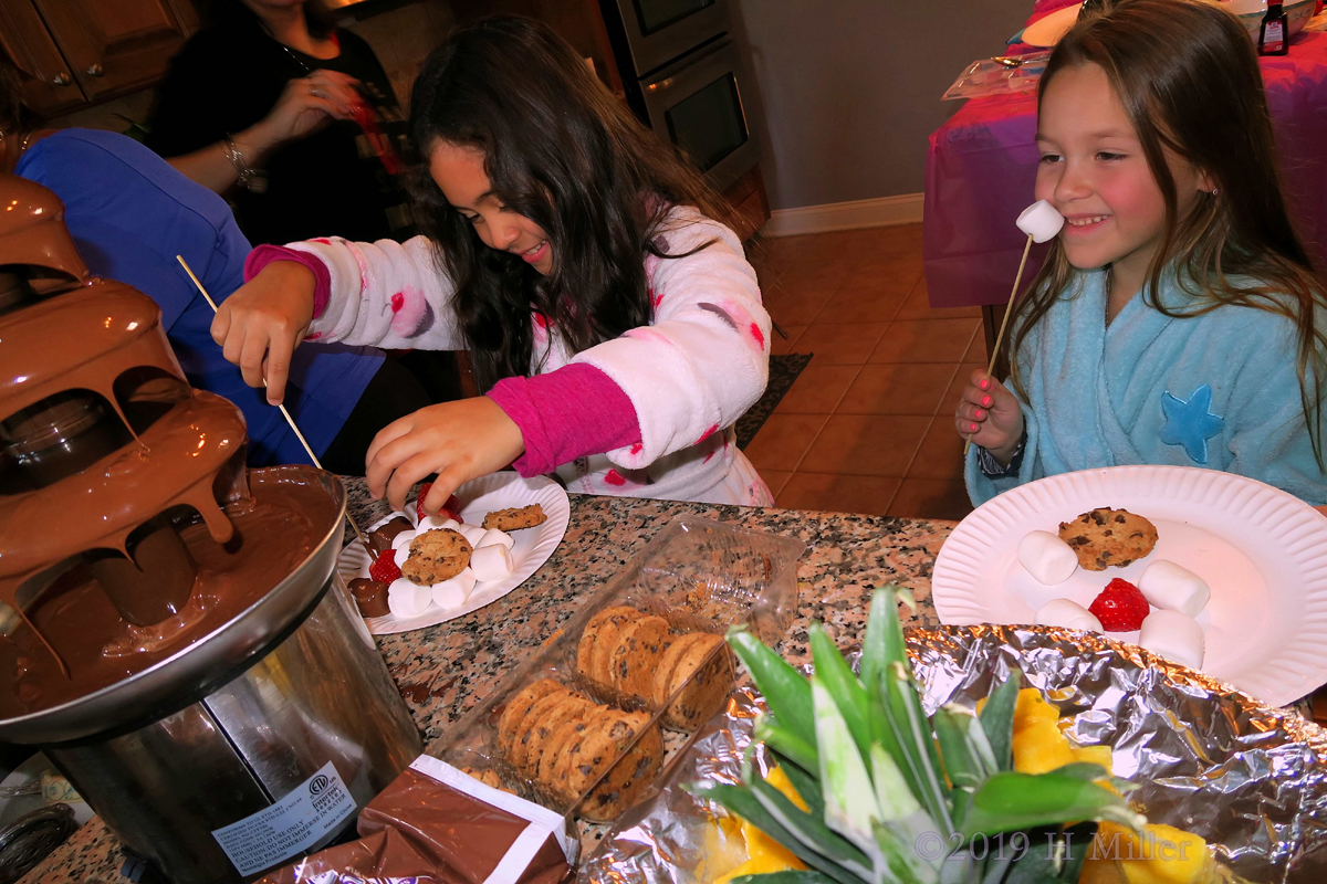 Plating The Platter! Kids Party Guests Carefully Arrange Their Fruit Plates! 