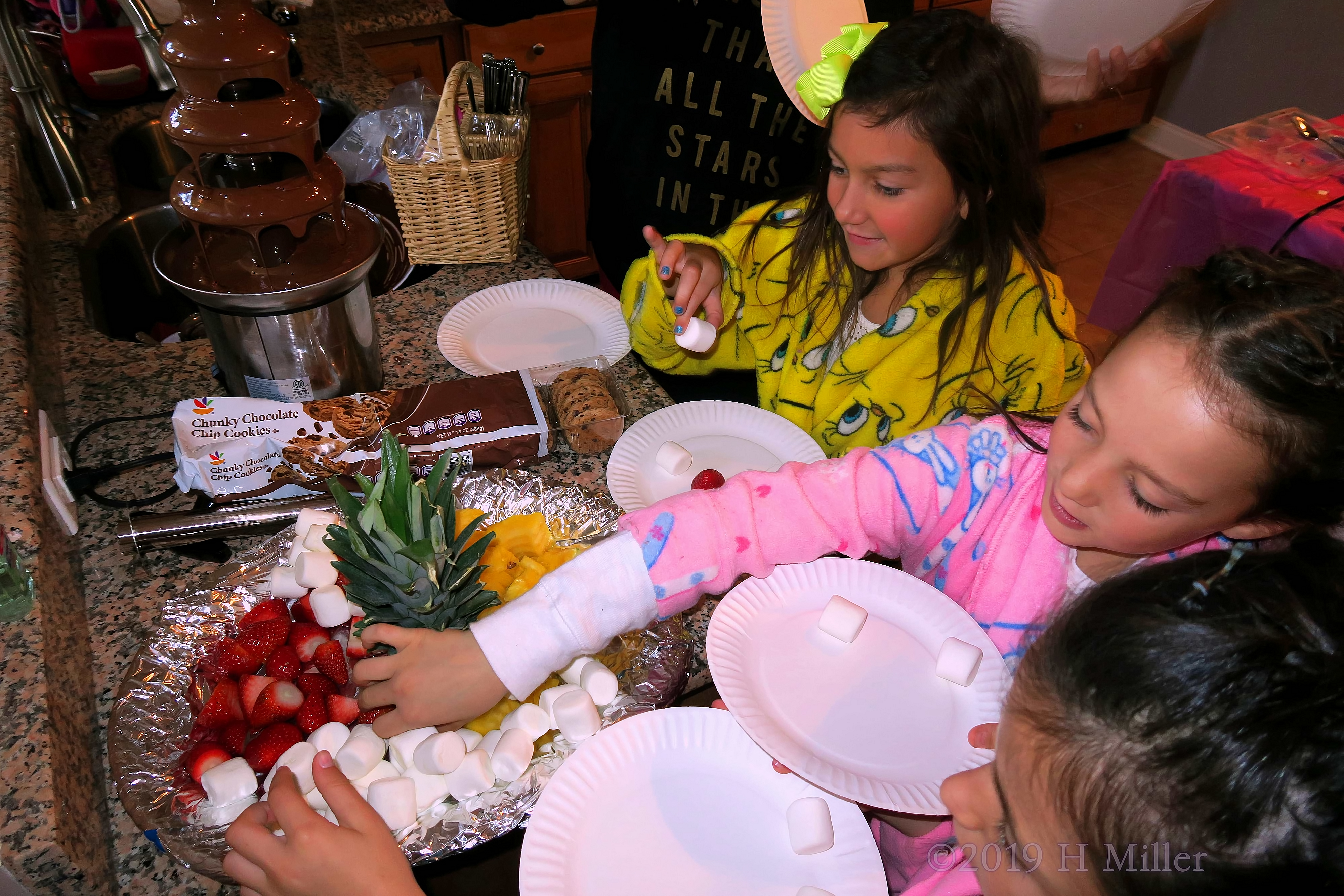 Pass The Plates! Party Guests Grab Snacks! Pass The Plates! Party Guests Grab Snacks!