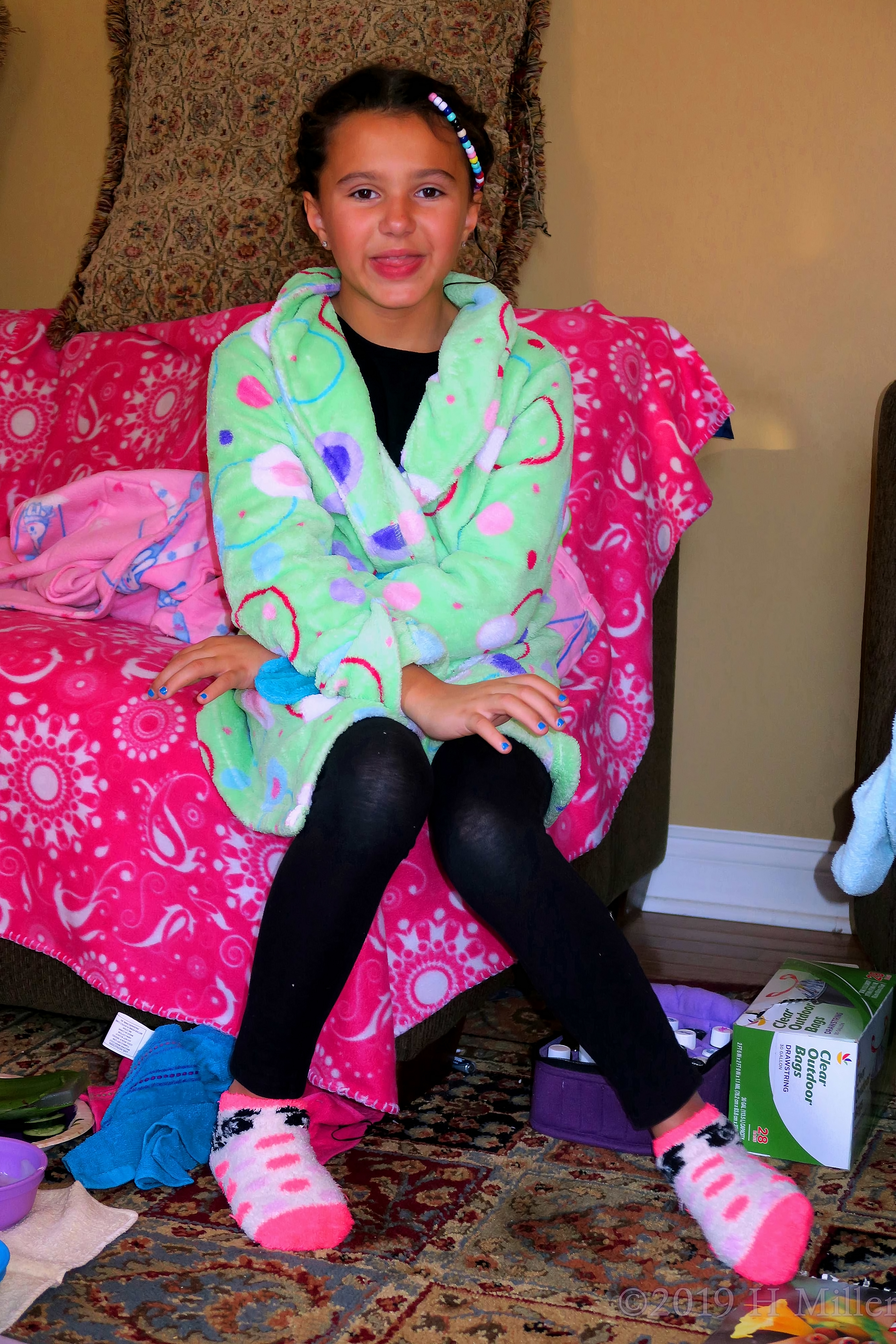 Polka Dot Poses! Party Guest Lets Kids Mani Dry! Polka Dot Poses! Party Guest Lets Kids Mani Dry!