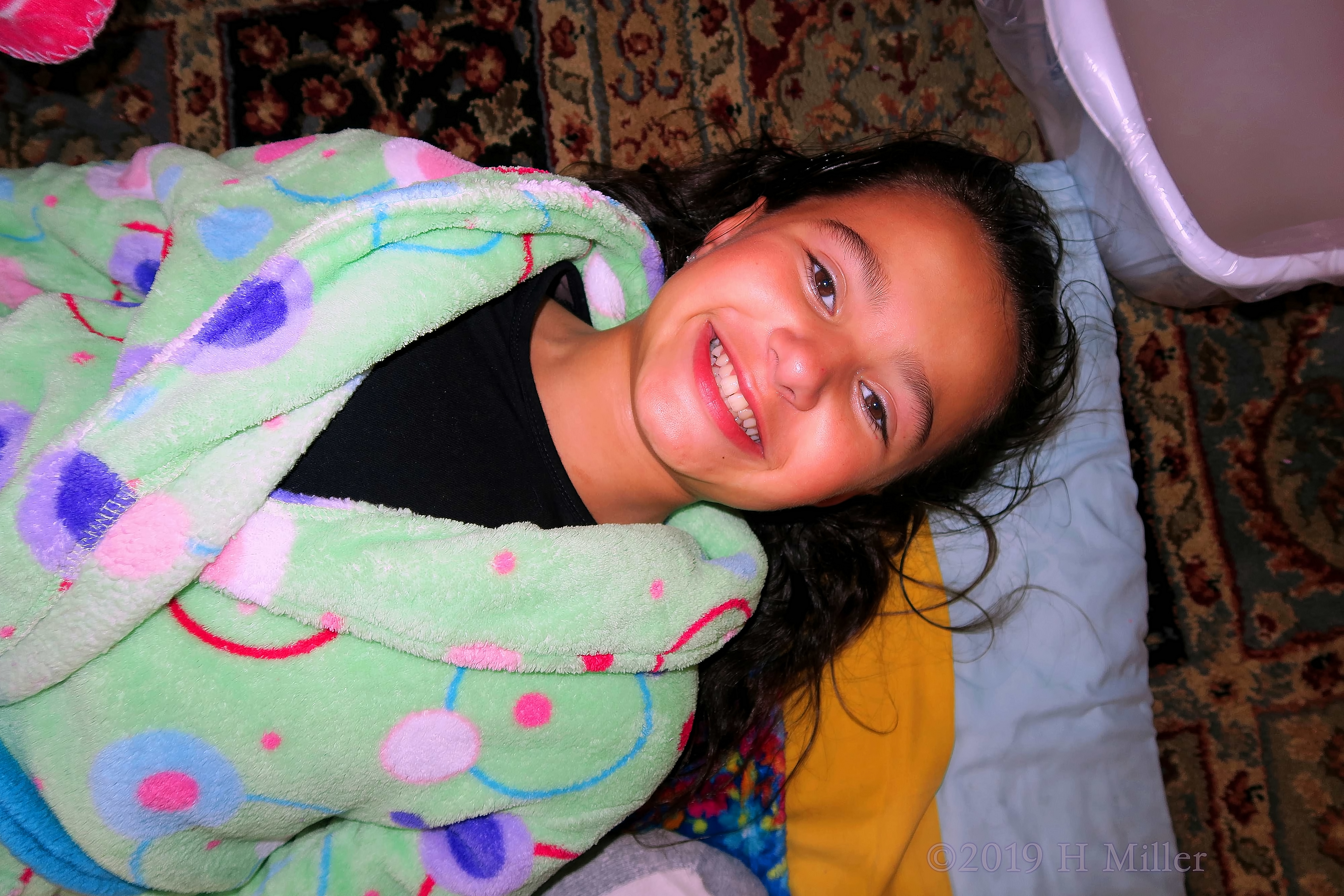 Twinkle Time! Party Guest Unwinds For Her Girls Facial! Twinkle Time! Party Guest Unwinds For Her Girls Facial!