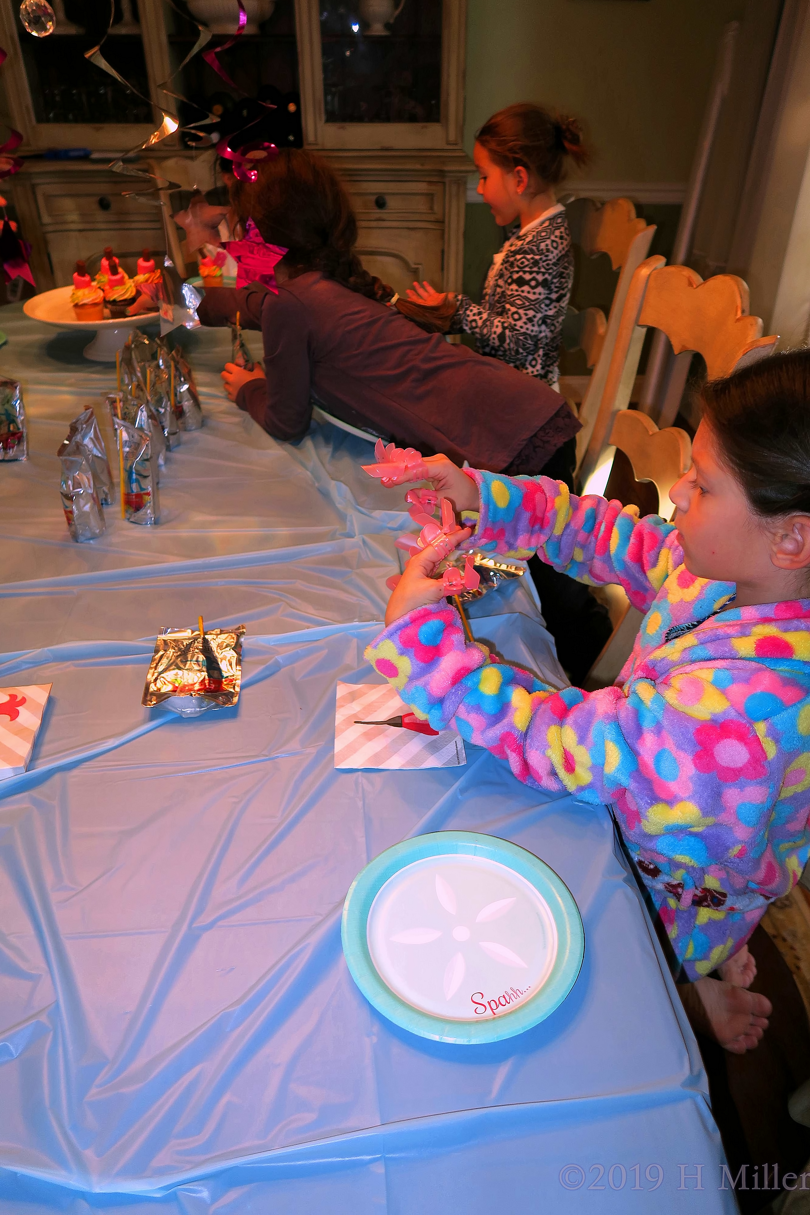 What A Wish! Party Guests Grab Cupcakes At The Spa For Girls! What A Wish! Party Guests Grab Cupcakes At The Spa For Girls!