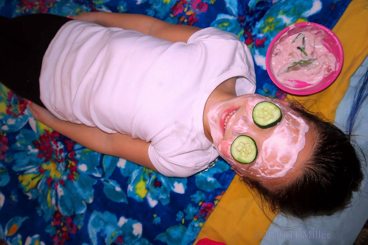 Catnaps And Cucumbers! Kids Facial On Spa Party Guest!