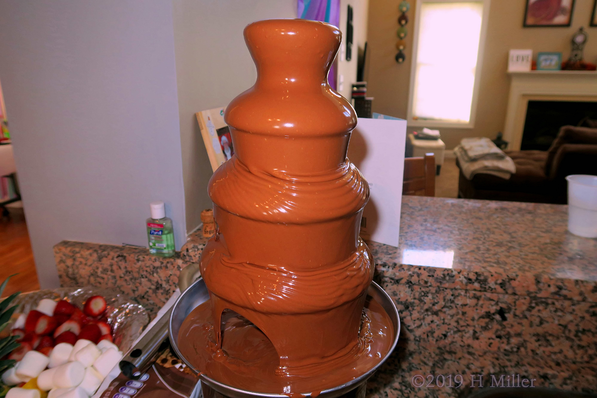 Chill The Chocolate! Kids Chocolate Fountain For Spa Party Guests! Chill The Chocolate! Kids Chocolate Fountain For Spa Party Guests!