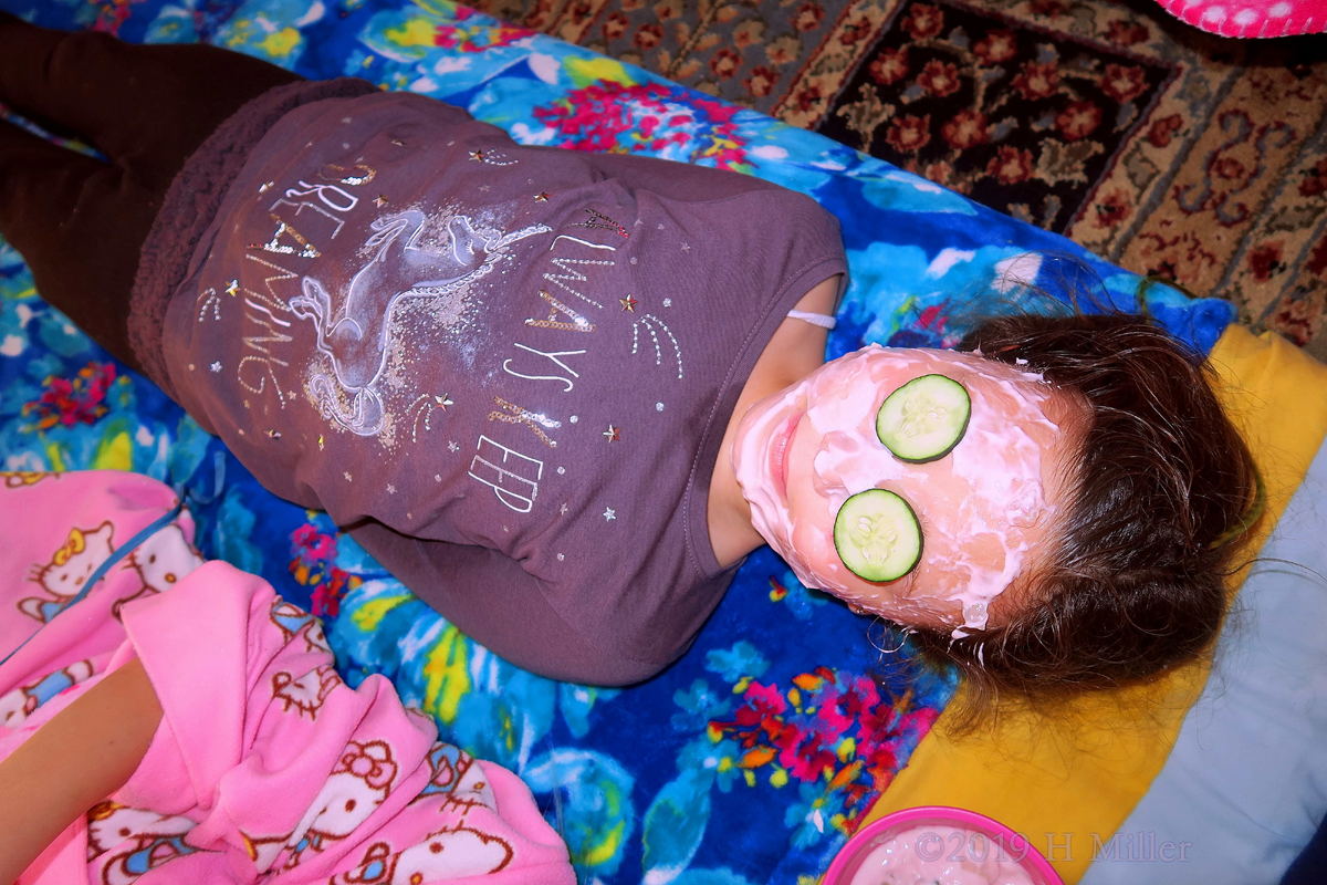 Cooling In Cucumber! Kids Cucumber With Strawberry Masque Kids Facial On This Spa Party Guest! Cooling In Cucumber! Kids Cucumber With Strawberry Masque Kids Facial On This Spa Party Guest!