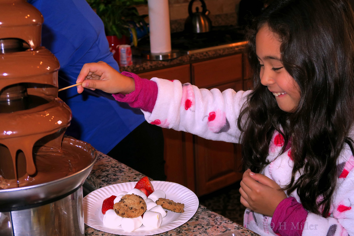 Dipping In! Party Guests Use Chocolate Fountain! Dipping In! Party Guests Use Chocolate Fountain!