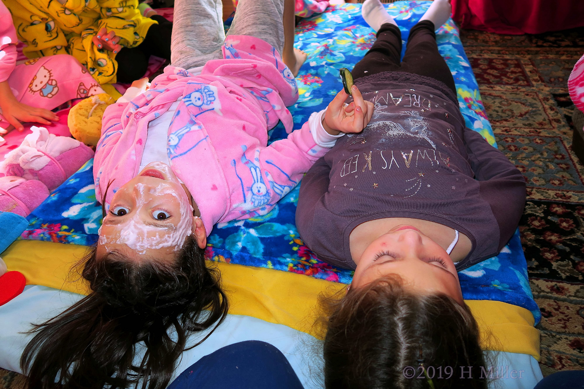 Facials Forever! Spa Party Guests Receive Kids Facials! Facials Forever! Spa Party Guests Receive Kids Facials!