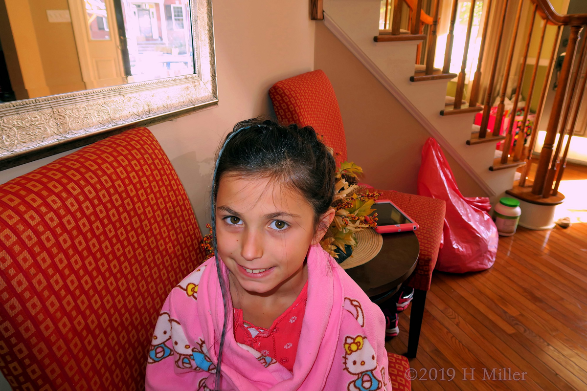 Feathers In Fall! Kids Hairstyle On Spa Party Guest Feathers In Fall! Kids Hairstyle On Spa Party Guest