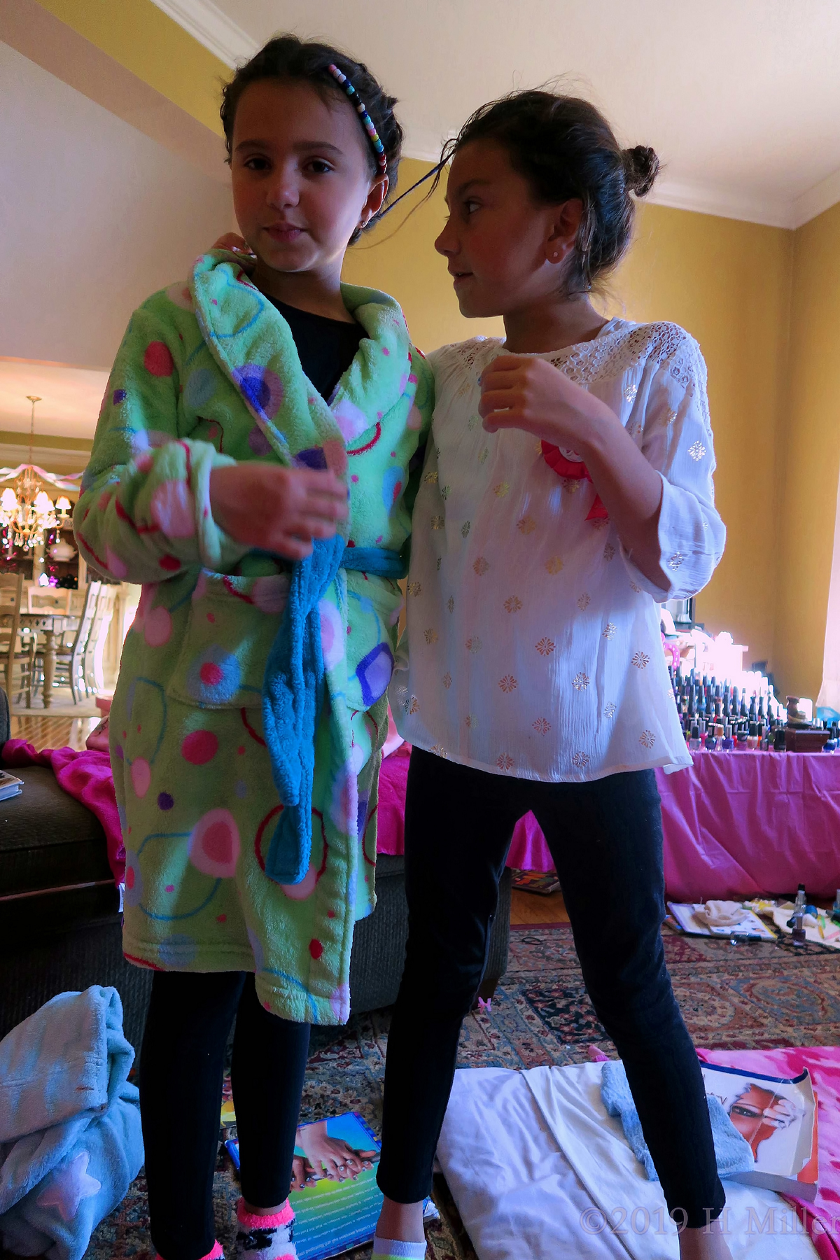 Fun Loving Friends! Party Guests Play At The Kids Spa! Fun Loving Friends! Party Guests Play At The Kids Spa!