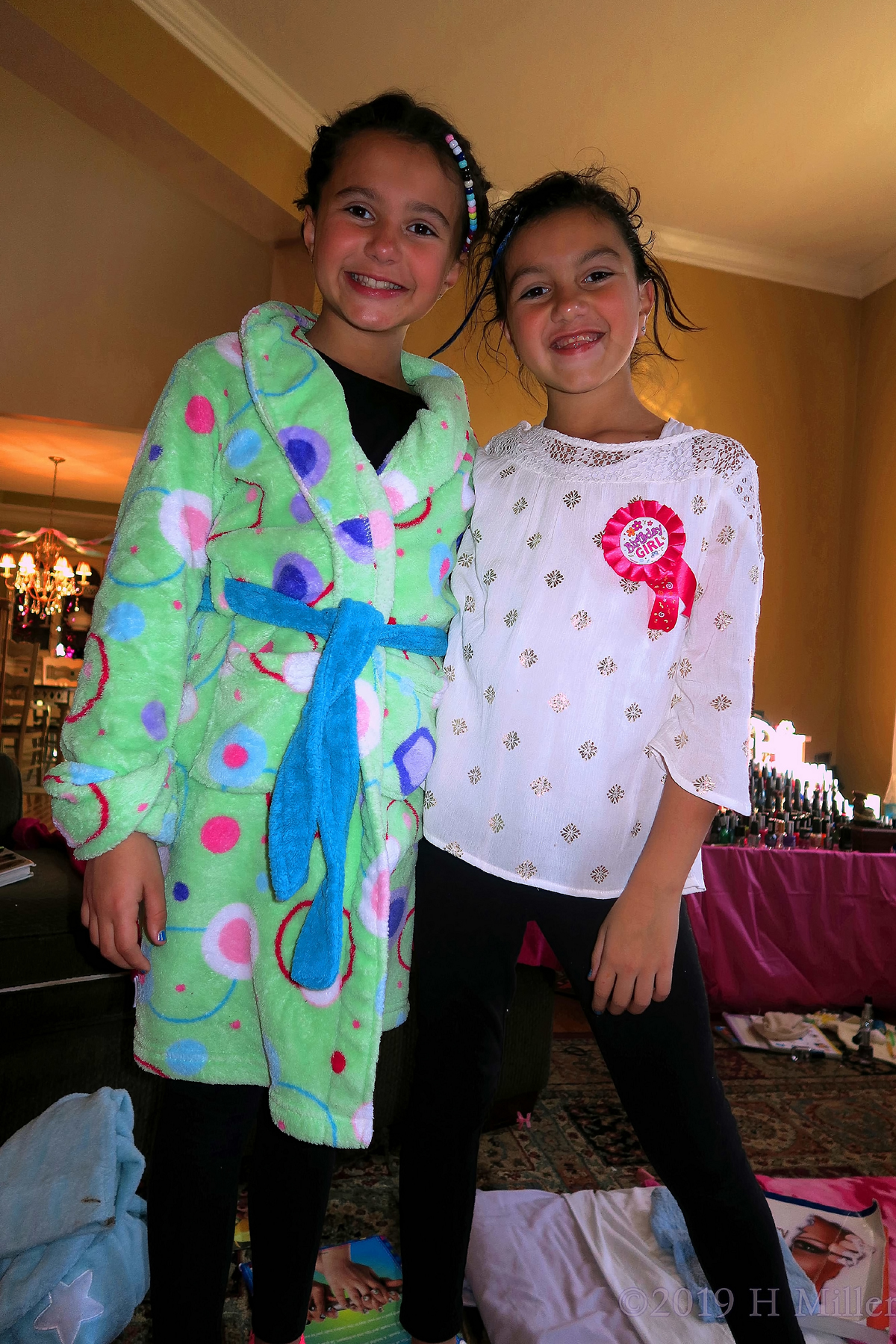 Lively Laughter! Party Guests Poses At The Spa Party For Girls! Lively Laughter! Party Guests Poses At The Spa Party For Girls!