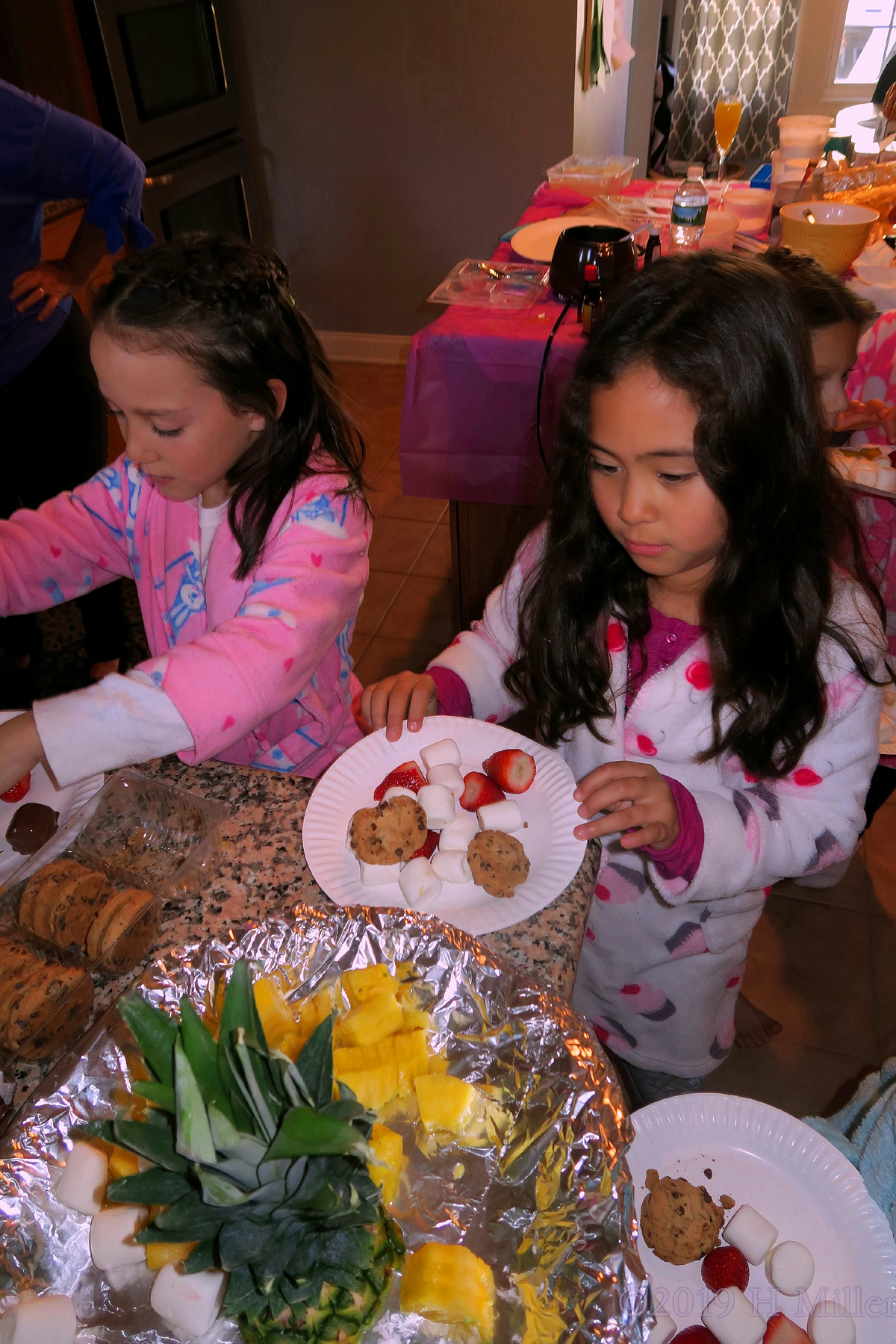 Packing A Plate! Party Guests Pack Plates Full Of Goodies! Packing A Plate! Party Guests Pack Plates Full Of Goodies!