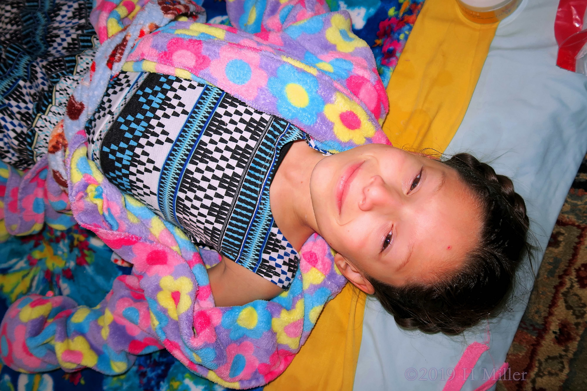 Patterned And Prepared! Girls Facial On Party Guest! Patterned And Prepared! Girls Facial On Party Guest!