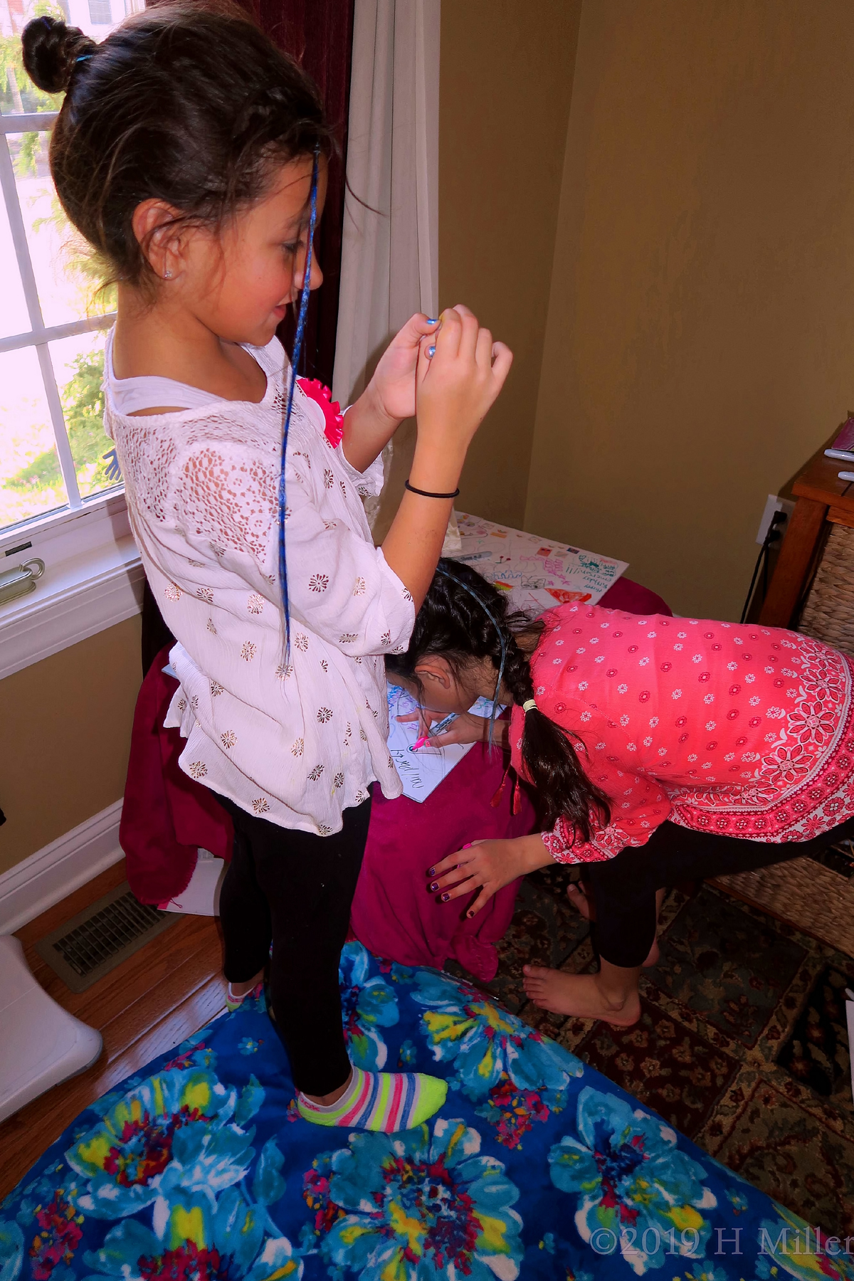 Signing And Styling! Kids Party Guests Sign Spa Birthday Card After Kids Hairstyles! Signing And Styling! Kids Party Guests Sign Spa Birthday Card After Kids Hairstyles!