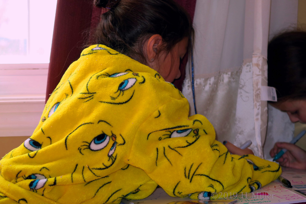 Signing In Style! Party Guest Signs The Spa Birthday Card! Signing In Style! Party Guest Signs The Spa Birthday Card!