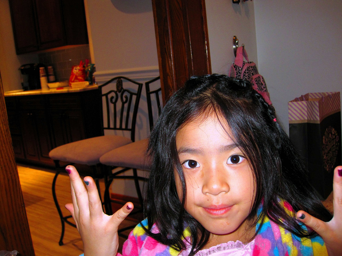 Hands Up! Party Guest Shows Off Girls Manicure!