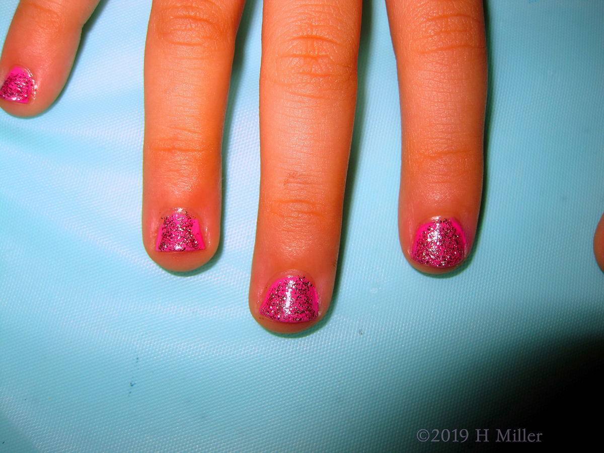 Pretty In Pink! Pink Glitter Polish For Girls Manicure! 