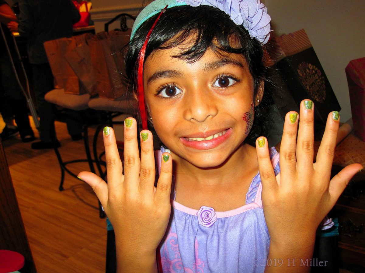 Smiling Spirit! Party Guest Posing With Girls Manicure! 